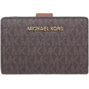 【Michael Kors】JET SET TRAVEL焦糖咖啡PVC滿版LOGO扣式拉鍊中夾