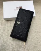 COACH 浮雕經典馬車logo款長夾