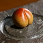 茶具飾品 茶寵 擺件 宜興紫砂茶寵小壽桃茶盤擺件茶玩手把件原礦段泥可養包漿紫砂水果