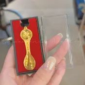 金世界珠寶｜黃金9999《博士寶寶金湯匙》吉祥富貴 含金湯匙出生 紅繩 小孩 嬰兒 彌月 周歲 滿月寶寶 附中國結紅繩