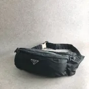 【日本直送名牌中古包】PRADA 普拉達 側背包 黑色 三角 Logo 尼龍 vintage 老品 zrmm8e