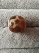 瑪瑙日月星 天珠，尺寸14Ｘ13.5 mm左右，不講故事，壹物壹圖，品相如圖，標既，喜歡的就可以，（此單為福利單，