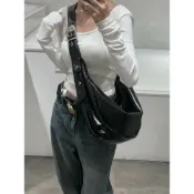 墨韵書香 黑色複古大容量餃子包 新款甜酷辣妹機車包 百搭通懃單肩斜挎包 通勤包包 單肩包 側背包 ins包包