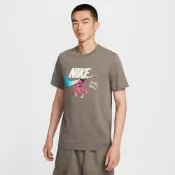 NIKE 耐吉 男 短袖上衣 灰色系-AS U NSW TEE OC MED GFX SEGB-HQ9259289