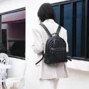 (店+)【MoonDy】包包 後背包 菱格紋包包 經典包款 黑色包包 個性包包 小香包包 真皮後背包 羊皮包包 送女生 送閨蜜 小禮物