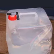 常鴻萬貨行 戶外折疊飲水桶20L露營便攜大容量車載飲用水壺裝水工具四角水袋