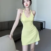 【洋裝】純欲辣妹V領低胸無袖掛脖性感大露背連衣裙女小個子收腰a字短裙 度假風 女裝