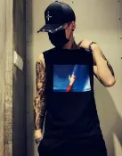 FINDSENSE服飾 FINDSENSE MD 日系 潮 男 寬鬆 街頭時尚 手勢圖案印花 特色無袖T恤 背心 上衣 圖案背心