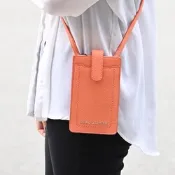 MARC JACOBS 金屬LOGO釦式斜背卡片手機包(甜瓜橘)