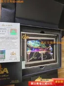 🔥人氣競標｜「手慢無」｜🎁林俊傑親筆簽名照，帶證書（可查）和），含精美玻璃相框和全套CSA禮盒包裝，喔 ??關於真：