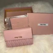 🌸 Miu Miu 抓皺粉色三折中夾（含盒）  Miu Miu 粉色 抓皺 三折 中夾 真皮 女夾 附盒