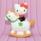 (店+)Hello Kitty 搖搖木馬 陶瓷存錢筒 貯金箱 ゆらゆら木馬貯金箱 療癒系 SANRIO 日本正版 sk863