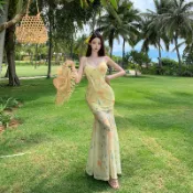 度假風綁帶露背吊帶連身裙女 夏季碎花裙辣妹收腰魚尾裙子包臀長洋裝