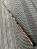 撞球桿 李斯JP01松鼠跳 成色95新 正常使用痕跡 搭配原配12片紫心木合木前節 紫檀插腳水波紋楓 顏值抗打 起跳輕鬆