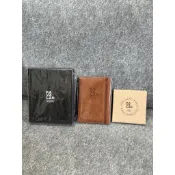 【KAVALAN 噶瑪蘭】不銹鋼酒壺(黑) 6oz、護照夾、木質杯墊