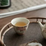 全球選品1館 生活百貨 新中式手繪紫藤花品茗杯小茶杯套裝陶瓷主人杯單杯功夫茶具聞香杯