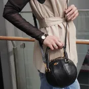 【日本直送 名牌中古包】GUCCI 古馳 側背包 黑色 GG Logo 皮革 圓球造型 vintage 古董 ym72ux