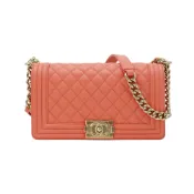 Chanel 展示品 Boy 菱格紋粒紋牛皮淡金釦斜背包-25cm(A67086-粉橘)