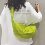 大容量帆布包女包包休閒百搭尼龍餃子包旅游運動斜背包潮【時尚大衣櫥】