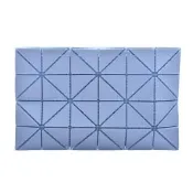 【ISSEY MIYAKE 三宅一生】BAOBAO雙色幾何方格6X4拉鍊手拿包(粉藍色)
