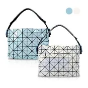 【ISSEY MIYAKE 三宅一生】BAOBAO BAGUETTE 7X10亮面單肩背包(多色選)