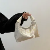 【熱賣優品】國風絲綢刺繡旗袍包包女2026新款夏季斜挎餃子包新中式國風手提包【9X】