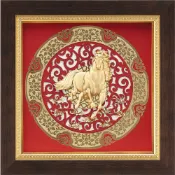 開運陶源雅鑑鑫品 【圓形窗花系列-馬到成功】 一馬當先 純金箔畫 21 x 21 cm可掛於牆壁，後有腳架，也可立在桌上