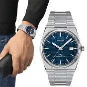 【TISSOT 天梭】PRX系列 復古風酒桶型紳士機械錶-40mm/藍 送禮 禮物(T1374071104100)