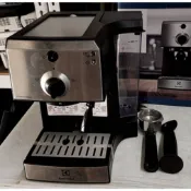 【手機寶藏點】二手 伊萊克斯1.25公升 半自動義式咖啡機(E9EC1-100S) 順
