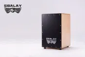 【現代樂器】台灣 賽巴萊 Sbalay Cajon 優質木箱鼓 使用鈴鐺響線 黑色打擊面 含原廠雙肩背袋