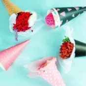 【冰淇淋甜筒造型卡紙】冰淇淋紙甜筒包裝紙 冰激凌花筒 DIY包花材料 花店裝飾 脆筒紙套 甜筒紙託 卡紙 氣球佈置 包裝