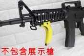 香蕉握把 戰術 握把 寛軌 魚骨 握柄 把手 AR M4 M4A1 416 M16 T91 步槍 搞笑 惡搞 創意小物
