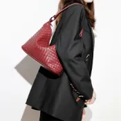 (店+)【MoonDy】包包女 編織包 手工包包 腋下包 法棍包 側背包女 半月包 斜背包女 女生斜背包 紅色包包