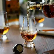 ✰附發票✰水晶品酒杯 ISO聞香杯 威士忌杯 無鉛水晶玻璃杯 燈泡杯 鬱金香杯 調酒杯 啤酒杯 甜酒杯 高腳杯 附腳烈酒