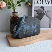 COACH Mini Serena 經典C LOGO馬車印花拉鍊斜背包(黑灰/藍)