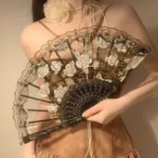 🔥臺灣24H🔥新中式蕾絲玫瑰扇子女夏摺扇舞蹈專用古風摺疊扇國超仙風馬面裙