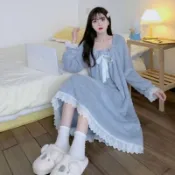思樂小舖 睡裙 胸墊 珊瑚絨睡衣女大尺碼冬季睡裙甜美可愛少女風純白刷毛女士外穿家居服 女生衣著