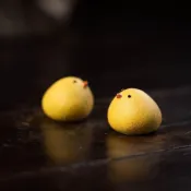 茶寵🌟宜興袖珍紫砂小黃雞擺件可養茶玩茶寵可愛寵物迷你小擺件桌面石雕擺件龍龜擺件小和尚擺件茶寵 變色貔貅擺件