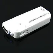 口袋式USB充電器+應急手電筒 應急充電器裝上AA三號電池2顆 插上你的USB充電線 即可幫你的手機 MP3 Iphone充電 白