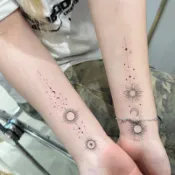 日月星臨時紋身 - 防水身體貼紙,男女神秘手臂和腿部藝術​