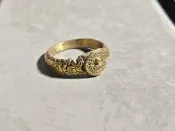 泰國佛牌∼2552∼阿贊磐石~阿贊旁蝕∼自身法戒∼第一期~反彈小人霉運~強烈招正財偏財~相當稀有(1112D)