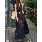 💗AC✨法式掛脖黑色V領連衣裙女 收腰顯瘦氣質露背A字長裙 掛脖黑長裙 V領露背設計 收腰A字裙 法式氣質洋裝
