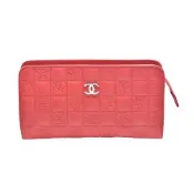 CHANEL 經典雙C LOGO標誌性壓紋圖案羊皮拉鍊化妝包/手拿包(展示品-紅色)