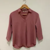 ［二手］UNIQLO 嫘縈開領上衣（七分袖）女裝 S號 女裝襯衫 上班襯衫 親膚襯衫