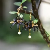 纏花 彼岸花耳環 (黑色) 春仔花