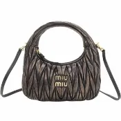 【MIU MIU】Wander Matelasse 小款 皺褶仿舊納帕羊皮手提 斜背包-22CM/咖啡棕