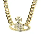 【Vivienne Westwood】Vivienne Westwood雷雕英文字LOGO鍍金黃銅互鎖扣式水鑽星球吊墜項鍊(女款/金)