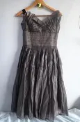 楹 ~ 全新 正品 iROO 咖啡色 百褶洋裝 size: S