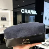 💕Adorable💕現貨【CHANEL Beauté】蔚藍系列贈品♠️深邃藍毛織X皮革功能收納包/筆刷包/洗漱包/化妝包