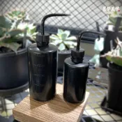 【暴擊美學 CRIT】擠壓式彎嘴澆水瓶 多肉澆水瓶 長嘴澆水瓶 擠壓式 按壓式 澆水器 灑水壺 觀葉植物 塊根植物 潮流